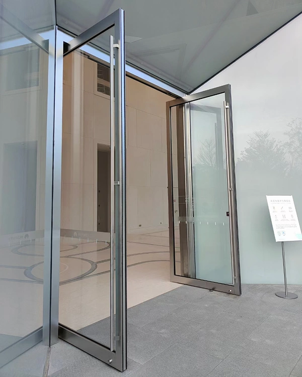 Balanced Door for Huawei Flagship Store in Shenzhen